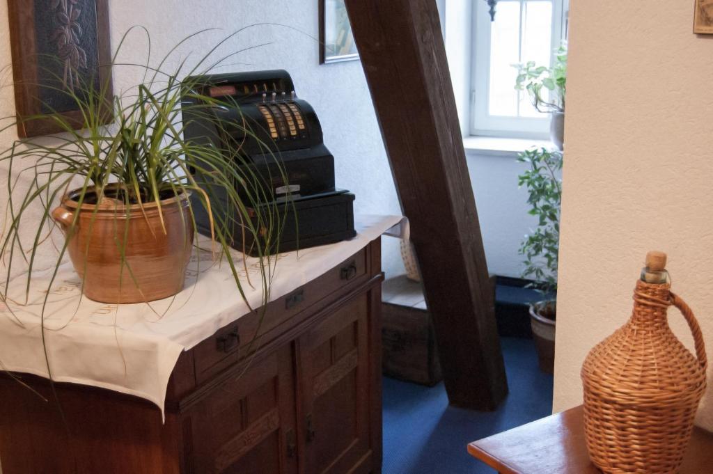 Gasthof Landhotel Hirsch Ostrach Rum bild